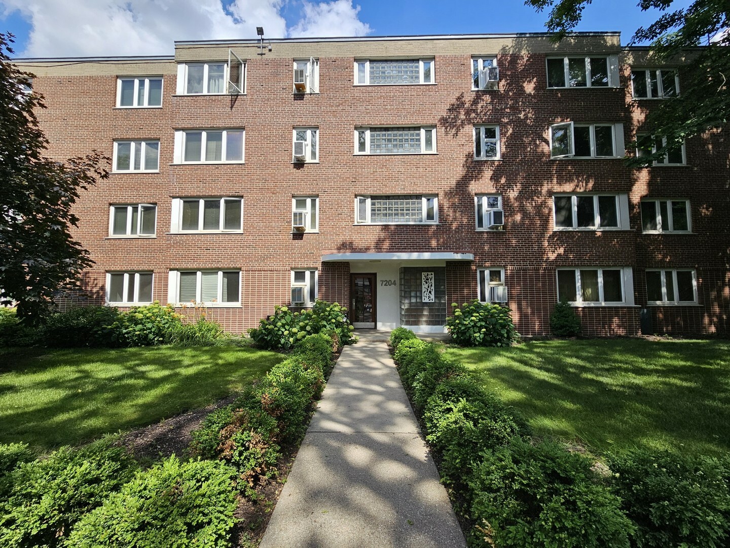 Property Photo: 7204 Oak Avenue 3nw IL 60305