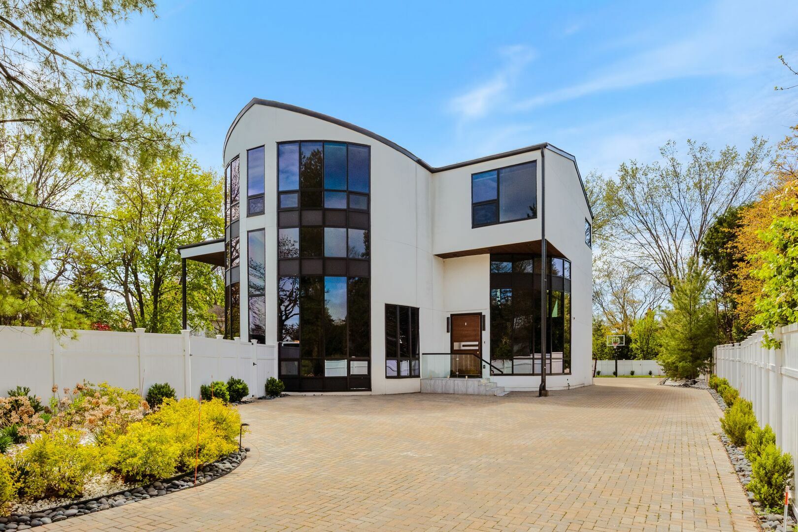 Property Photo: 2110 Pfingsten Road IL 60062