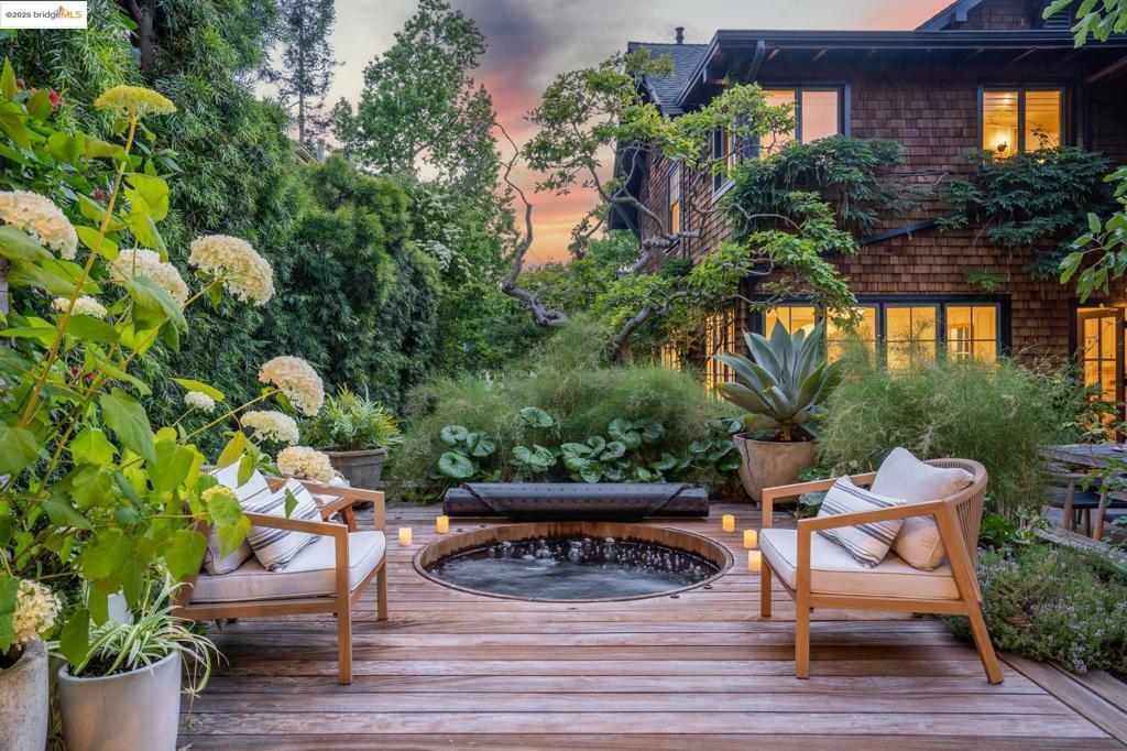 Property Photo:  3023 Benvenue Ave  CA 94705 