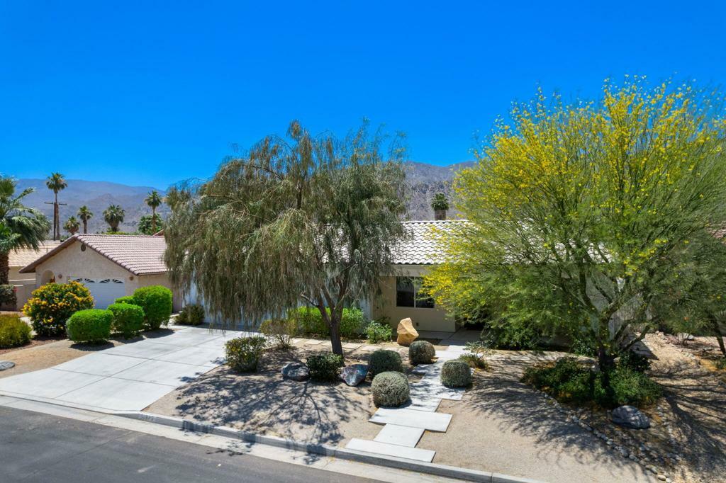 Property Photo: 51575 Avenida Navarro CA 92253