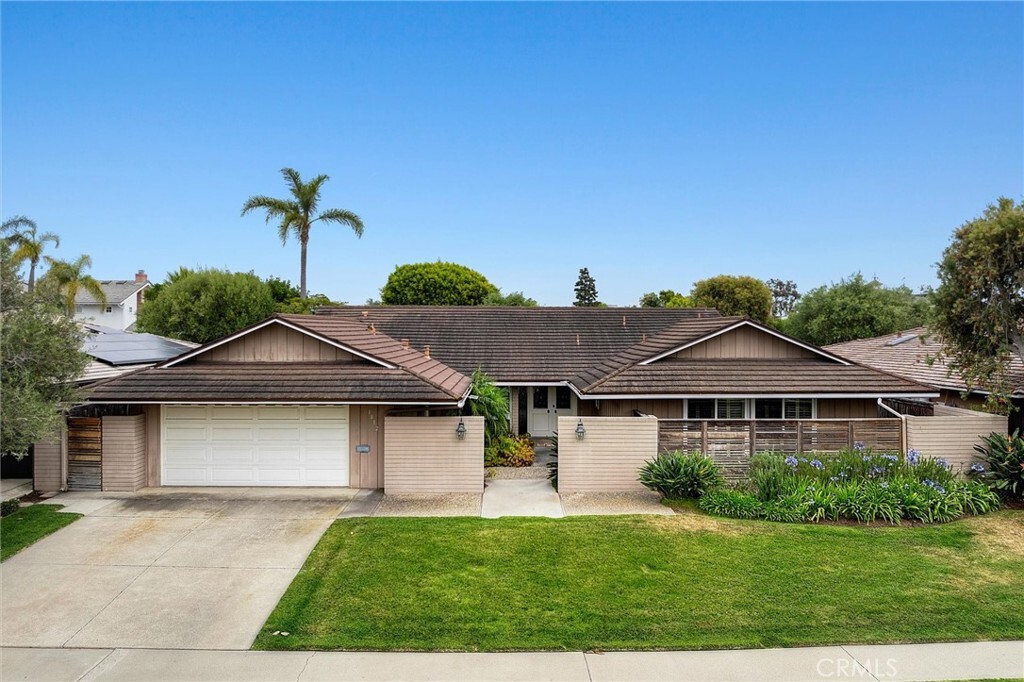 Property Photo:  1812 Tradewinds Lane  CA 92660 