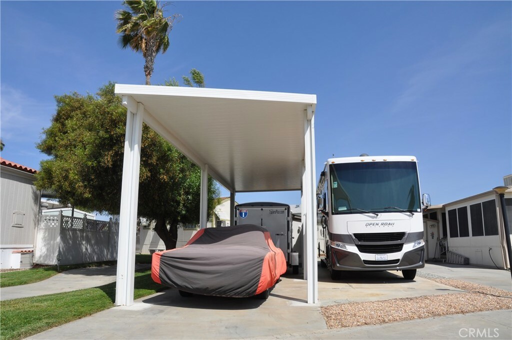Property Photo: 1295 S Cawston Avenue CA 92545