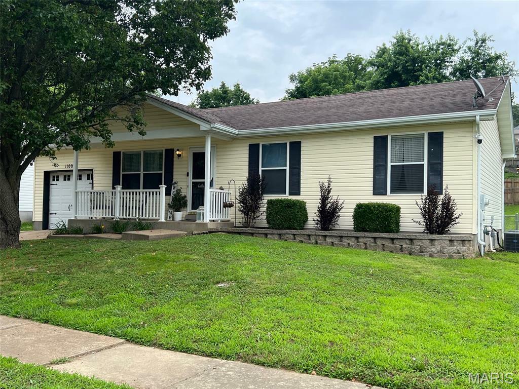 Property Photo: 1100 Valentine Street MO 63028