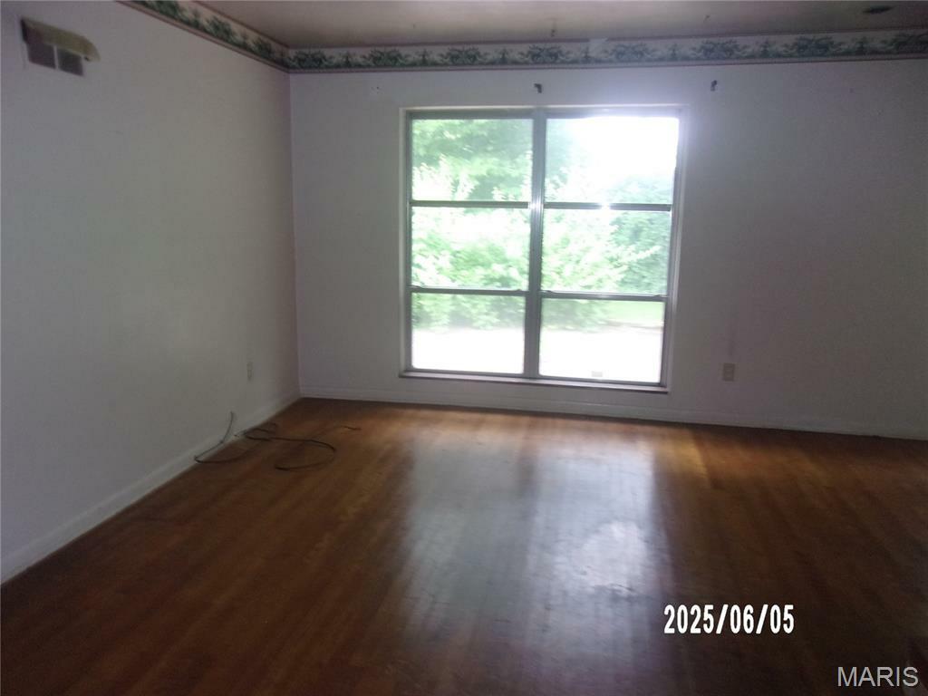 Property Photo: 10104 Bellefontaine Road MO 63137