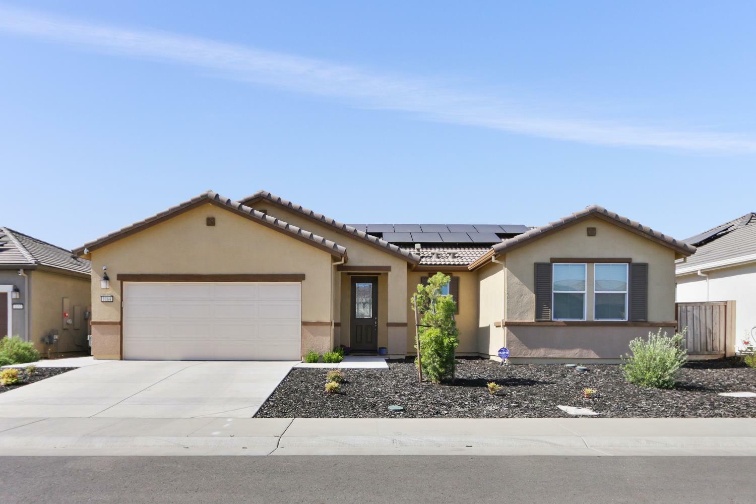 Property Photo: 1164 Kanon Clovr Way CA 95648