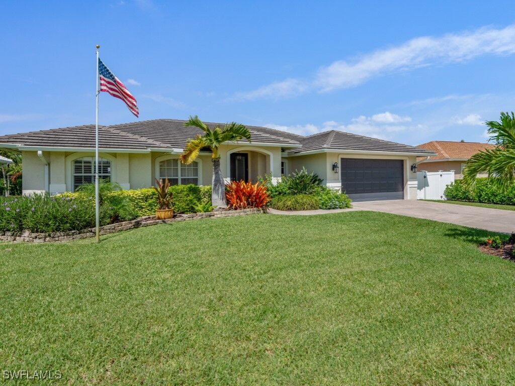 Property Photo: 152 Saxon Street FL 34145