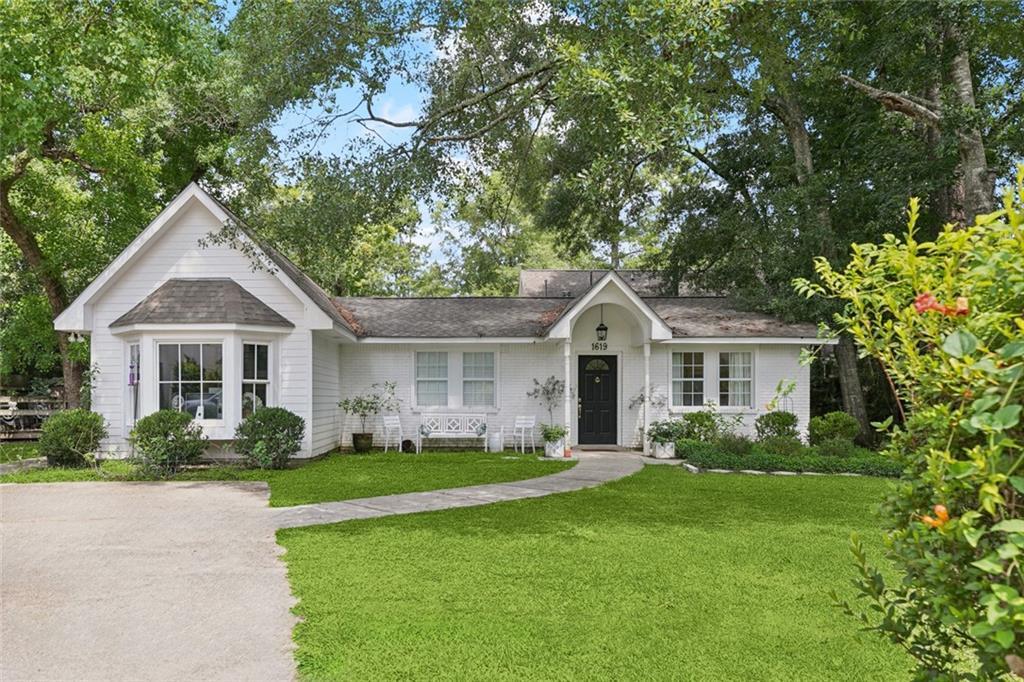 Property Photo: 1619 S Jahncke Avenue LA 70433
