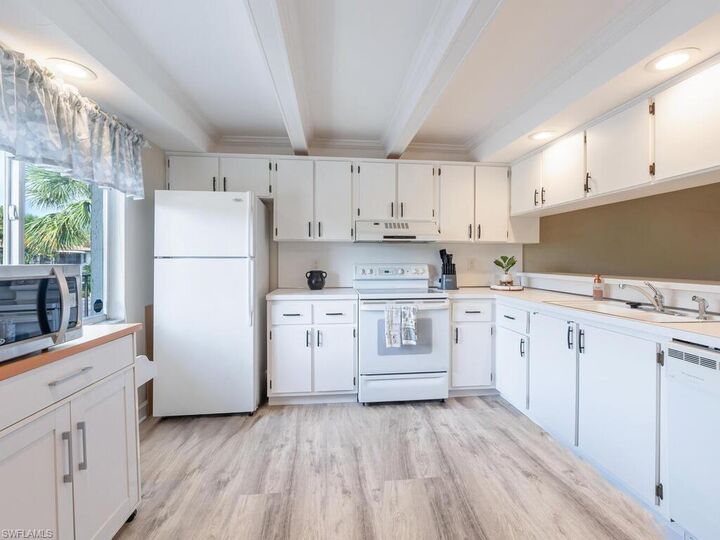 Property Photo: 3603 Arctic Cir 402 FL 34112