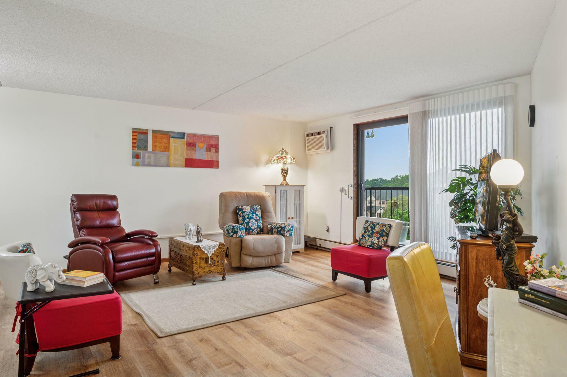 Property Photo: 2601 Kenzie Terrace 402 MN 55418