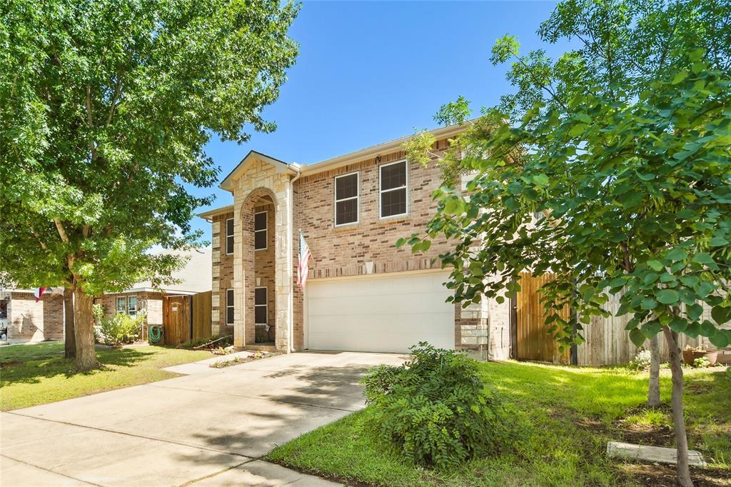 Property Photo: 1729 Thorntree Lane TX 76247