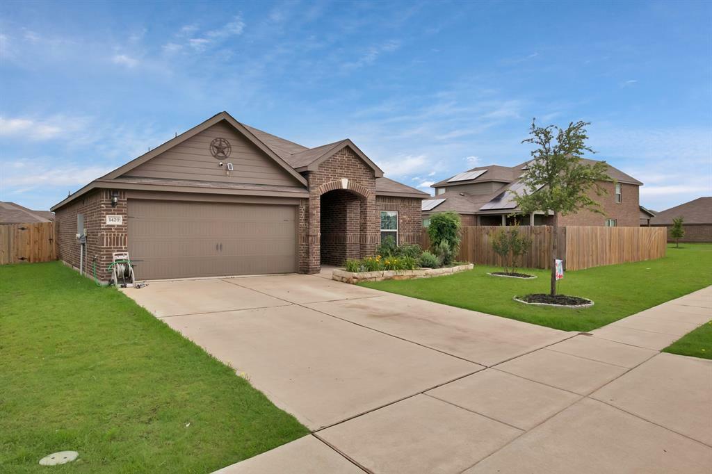 Property Photo: 1429 Mackinac Drive TX 76036