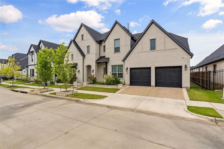 Property Photo:  1320 English Setter Drive  TX 76005 