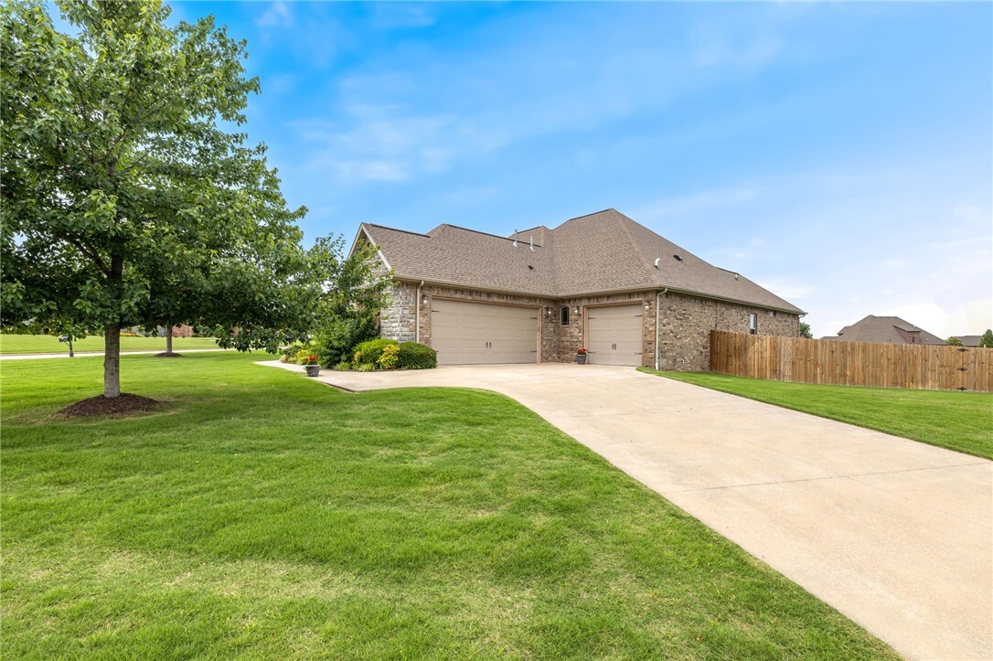 Property Photo: 380 Waterfalls Drive AR 72730