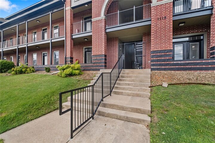 Property Photo:  1115 N Leverett Avenue 205  AR 72703 
