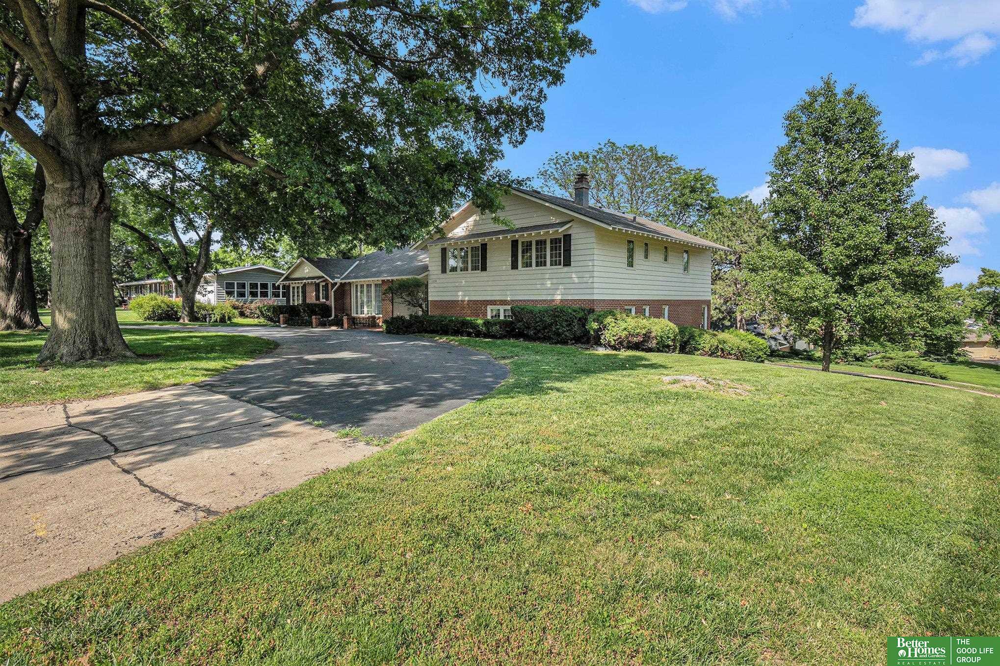 Property Photo: 1729 S 76th Avenue NE 68124