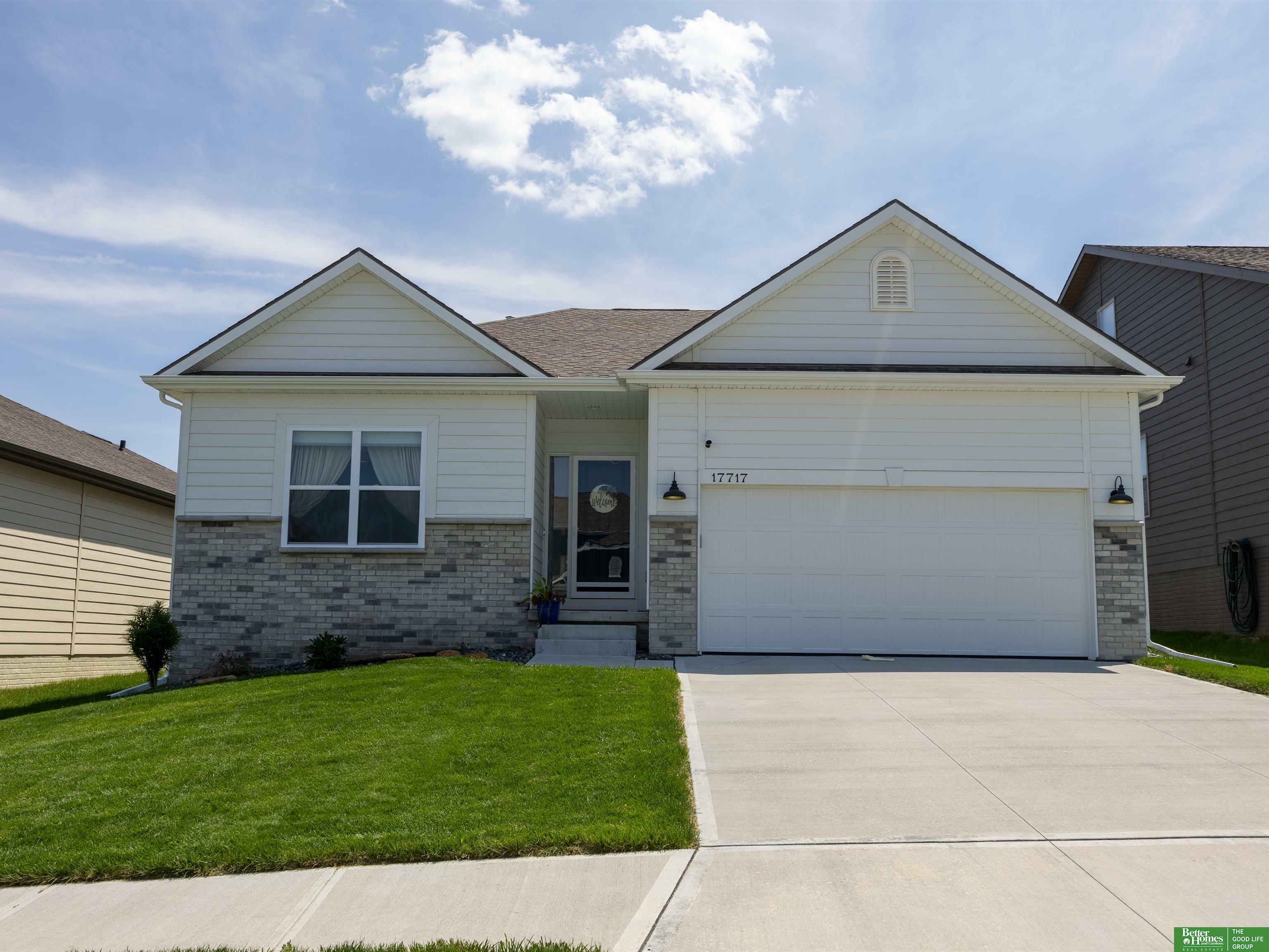 Property Photo: 17717 Ogden Street NE 68116