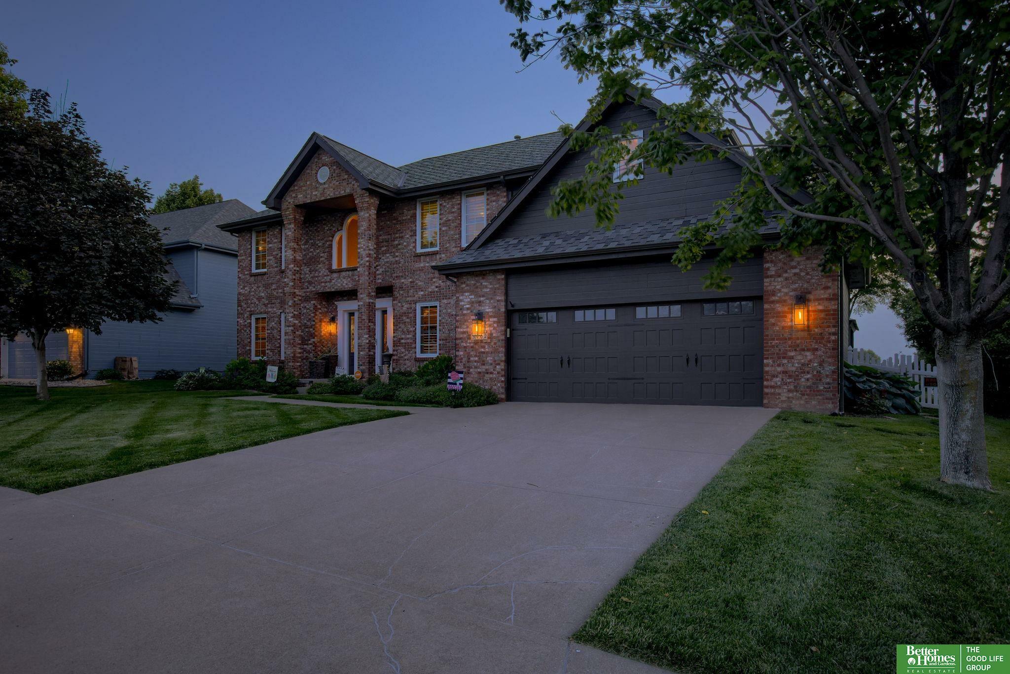 Property Photo: 3402 N 125th Avenue NE 68164