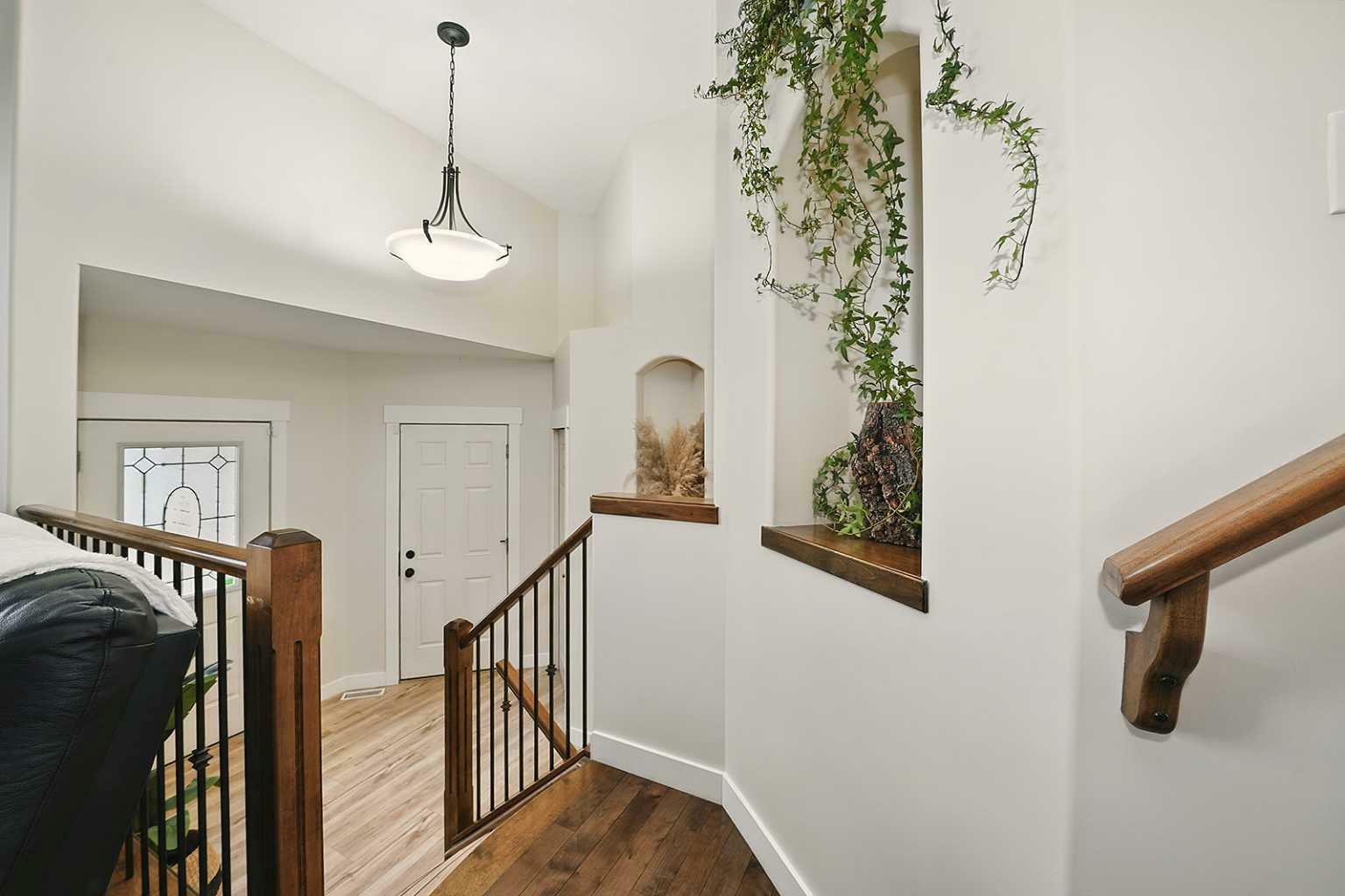 Property Photo: 1 Holbrook Place AB T4S 2P2