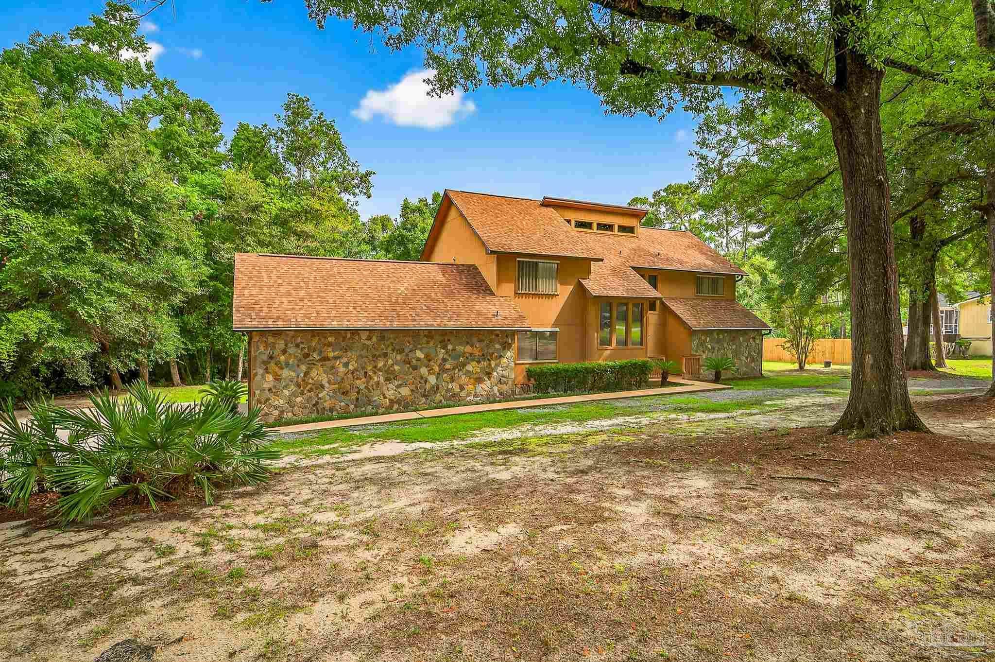 Property Photo:  430 Citation Dr  FL 32533 