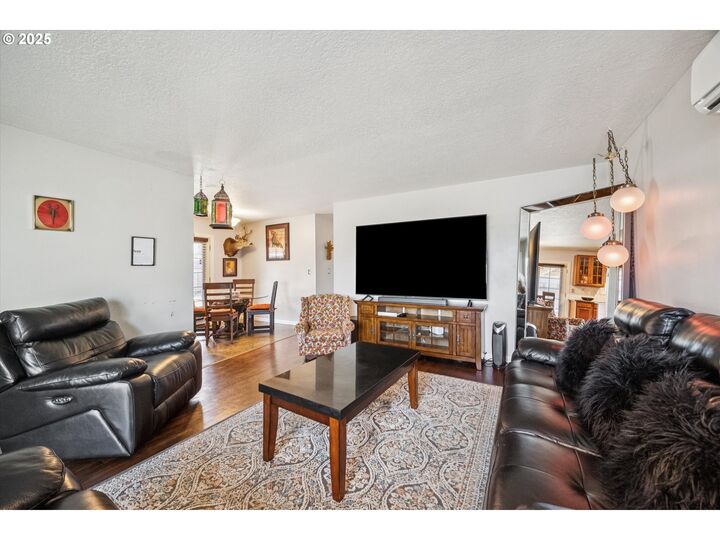 Property Photo:  1903 SE 158th Ave  OR 97233 