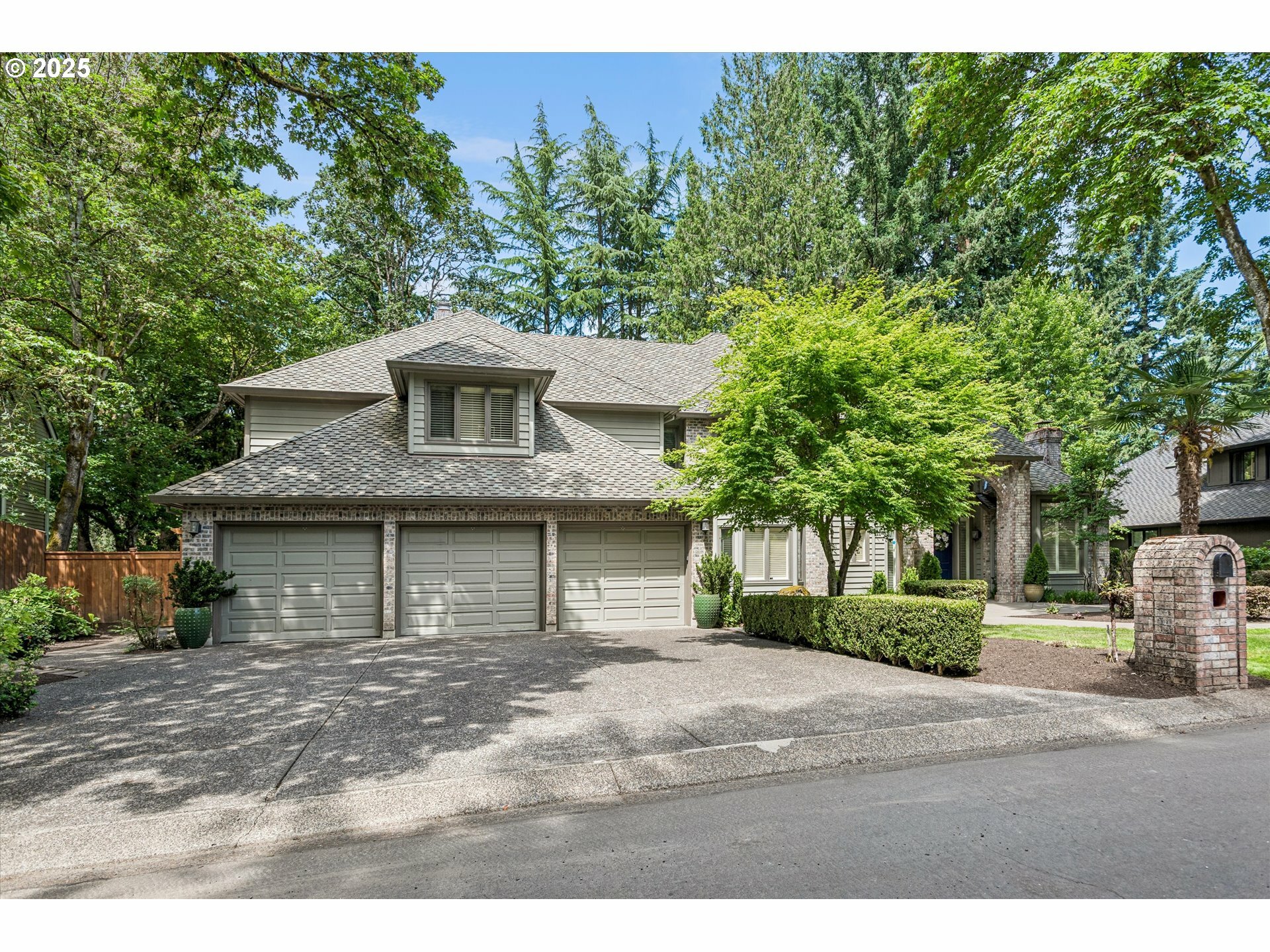 Property Photo:  1865 Palisades Lake Ct  OR 97034 