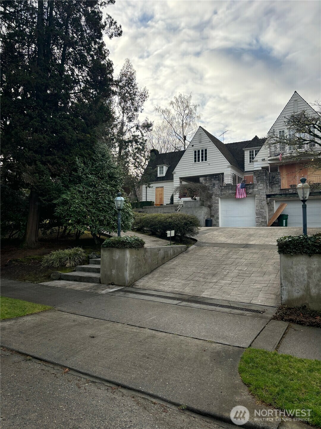 Property Photo:  6518 NE Windermere Road  WA 98105 