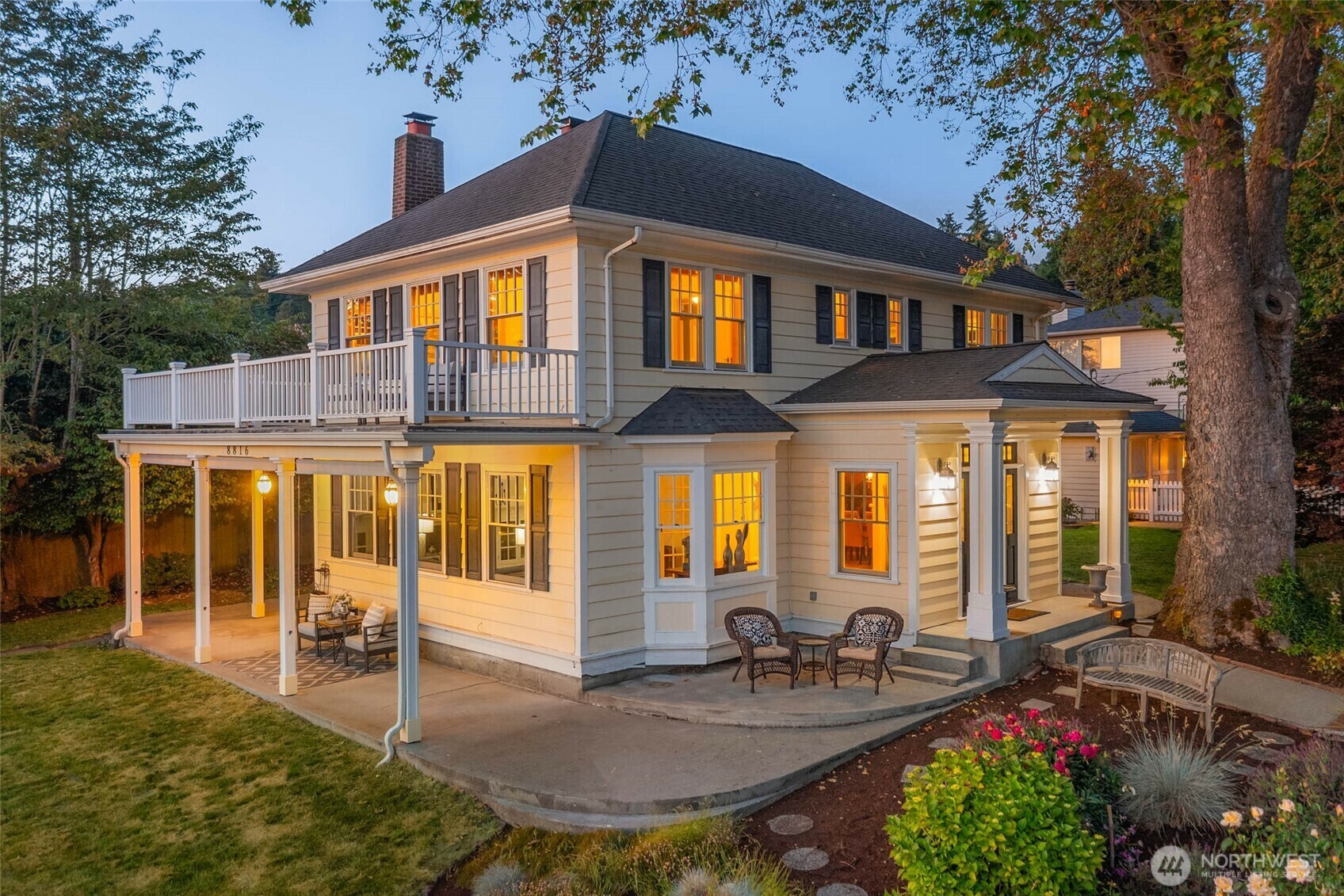 Property Photo: 8816 Fauntleroy Way SW WA 98136