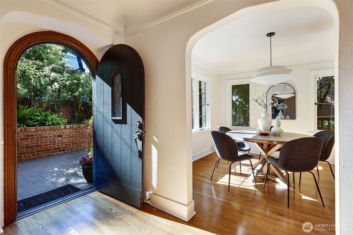 Property Photo: 1714 37th Avenue WA 98122