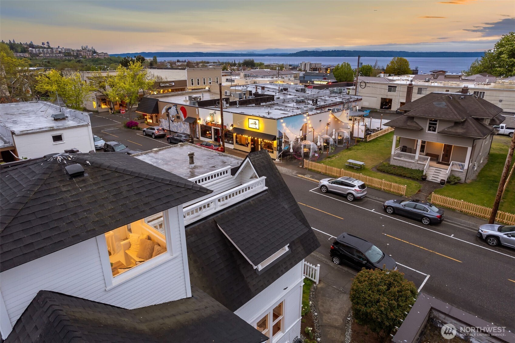 Property Photo:  116  4th Avenue N  WA 98020 