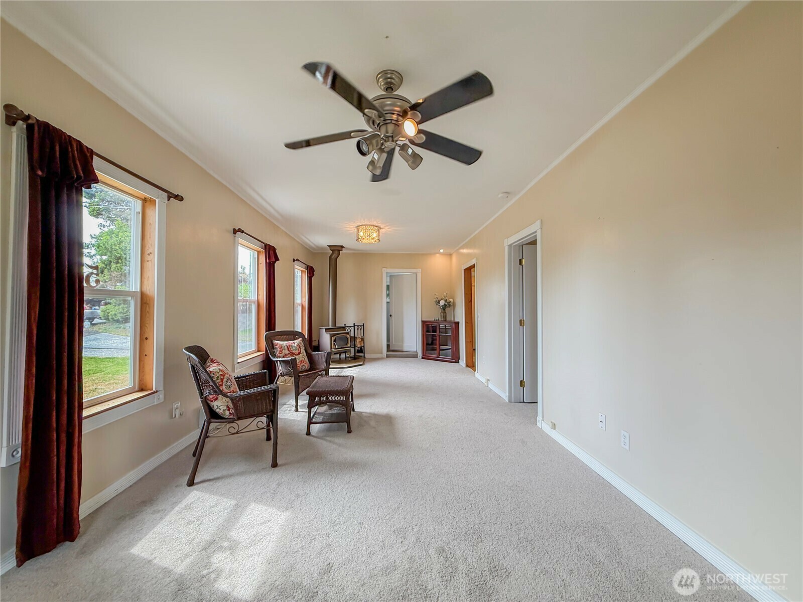 Property Photo: 5302 Rockefeller Ave WA 98203