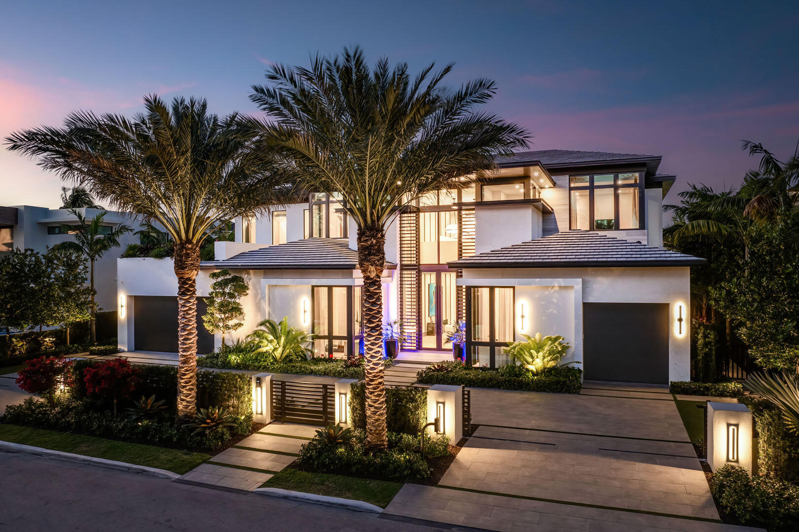 Property Photo:  207 W Coconut Palm Road  FL 33432 
