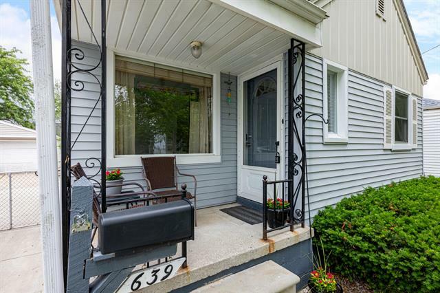 Property Photo: 639 Cleveland MI 48146