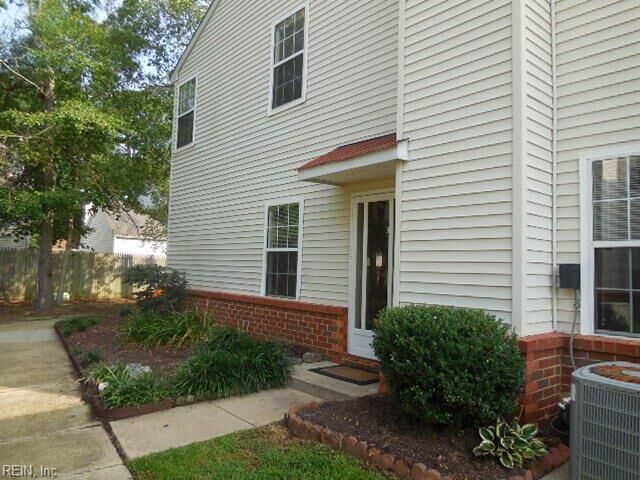 Property Photo:  205 Quarter Trl C  VA 23608 