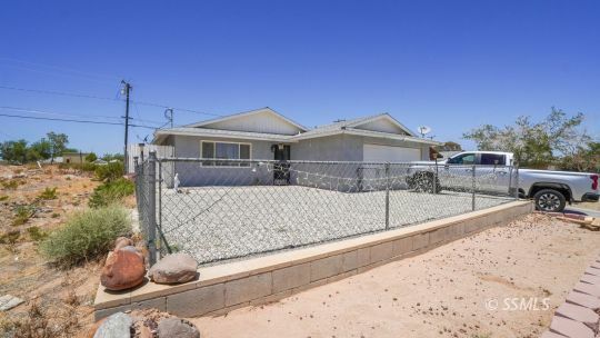 Property Photo: 1437 Porter CA 93555