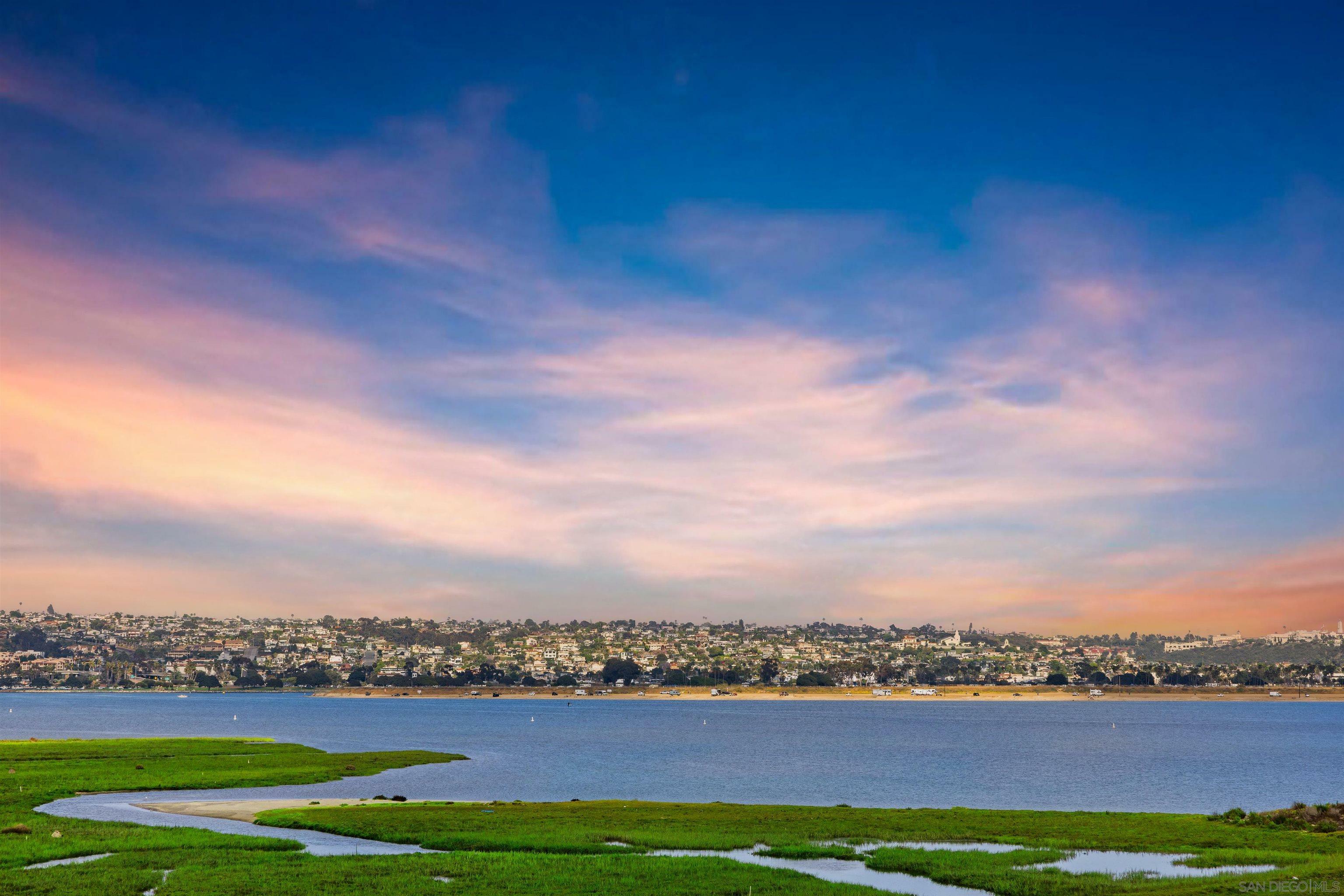 3833 Lamont St 2F  San Diego CA 92109 photo