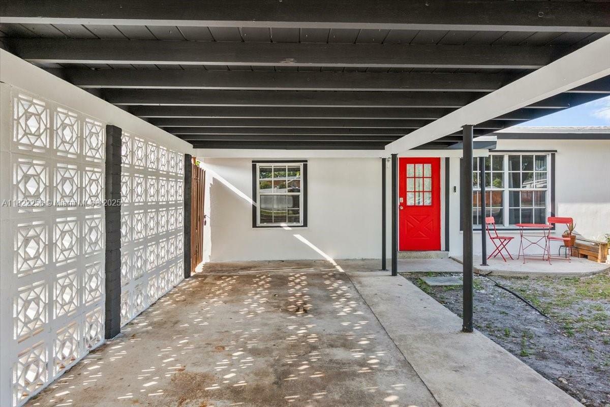 Property Photo: 6801 Atlanta St FL 33024