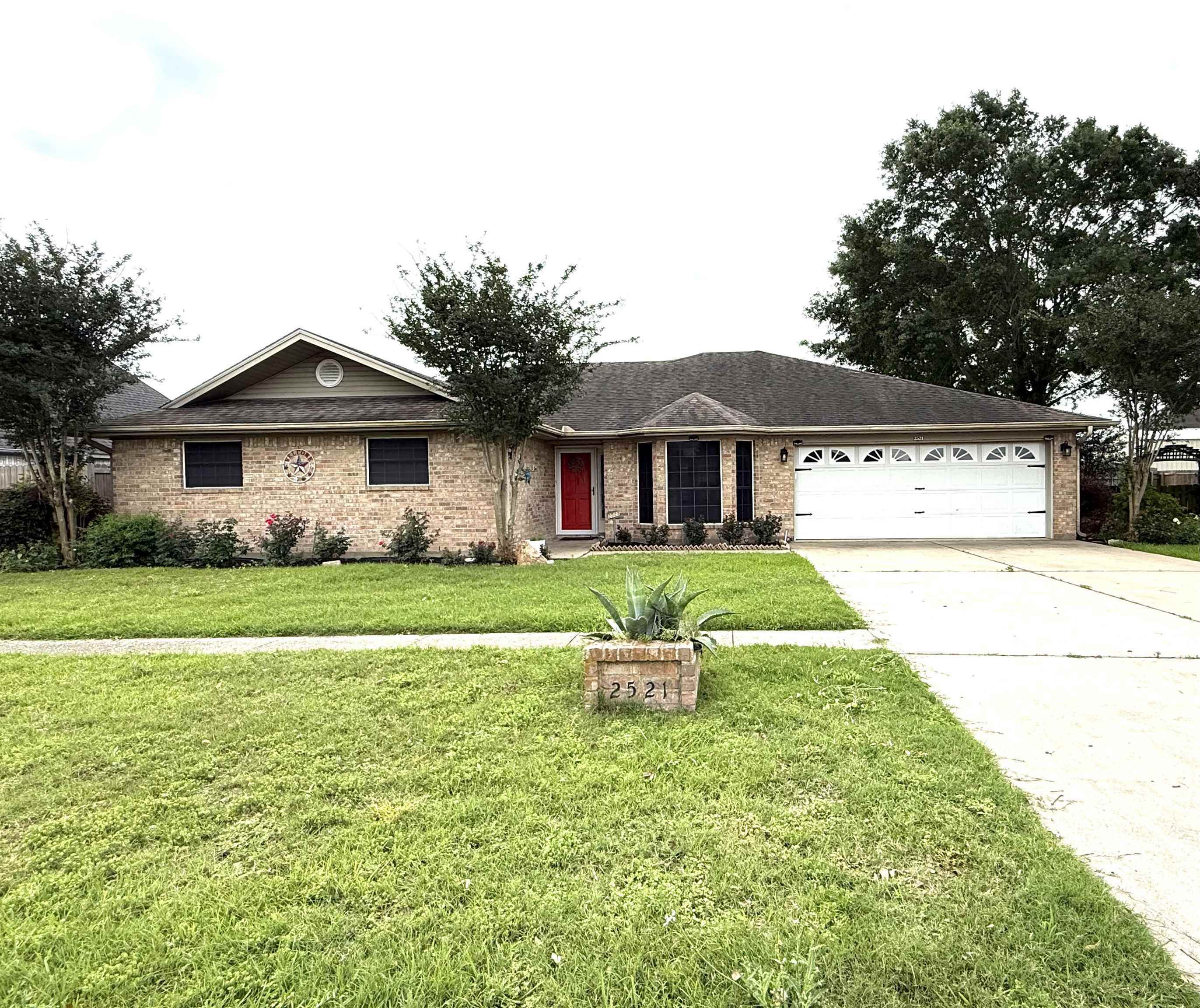 Property Photo: 2521 Maple TX 77627