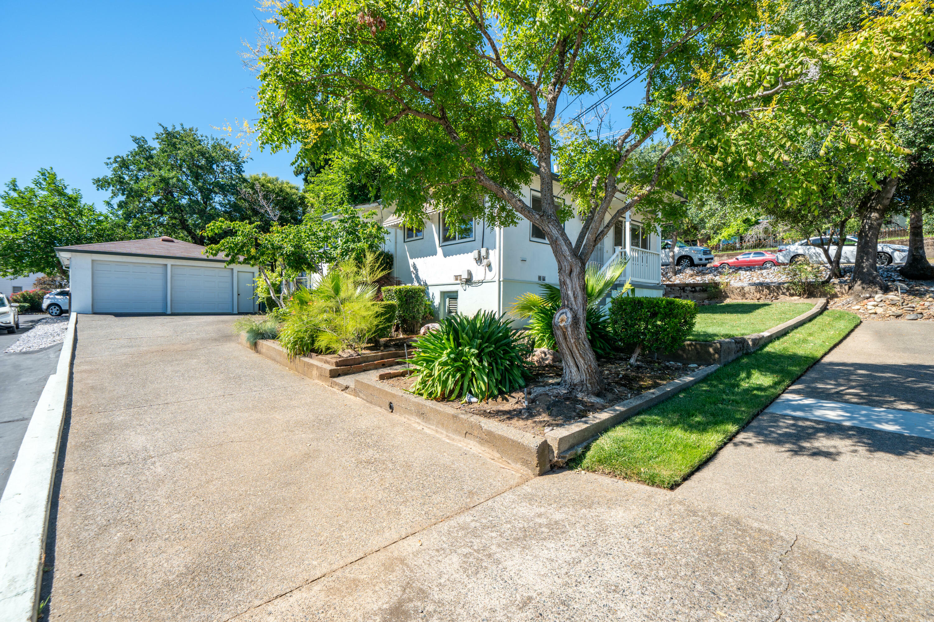 Property Photo: 1865 Gold Street CA 96001