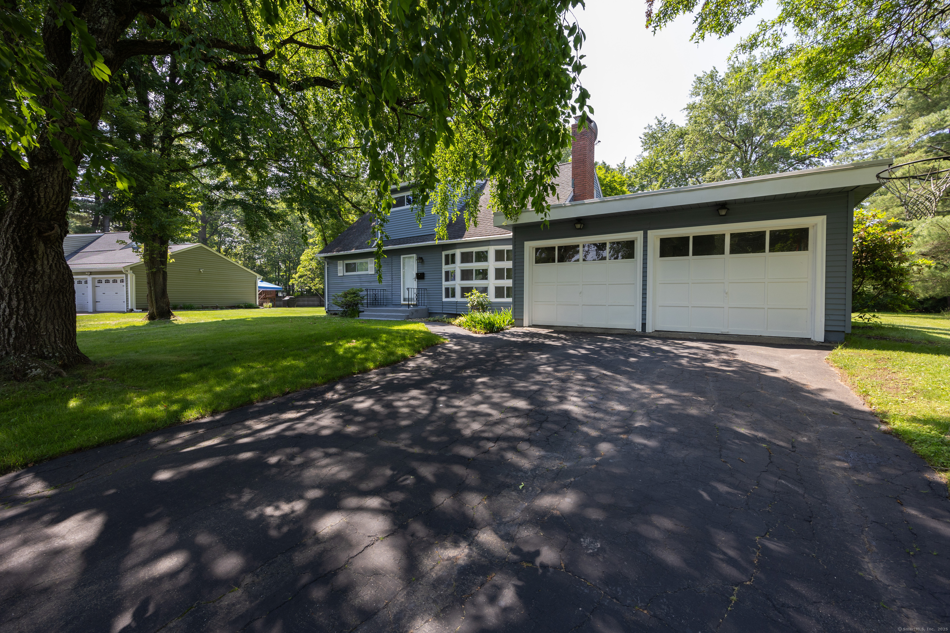 Property Photo: 84 Seminole Circle CT 06117