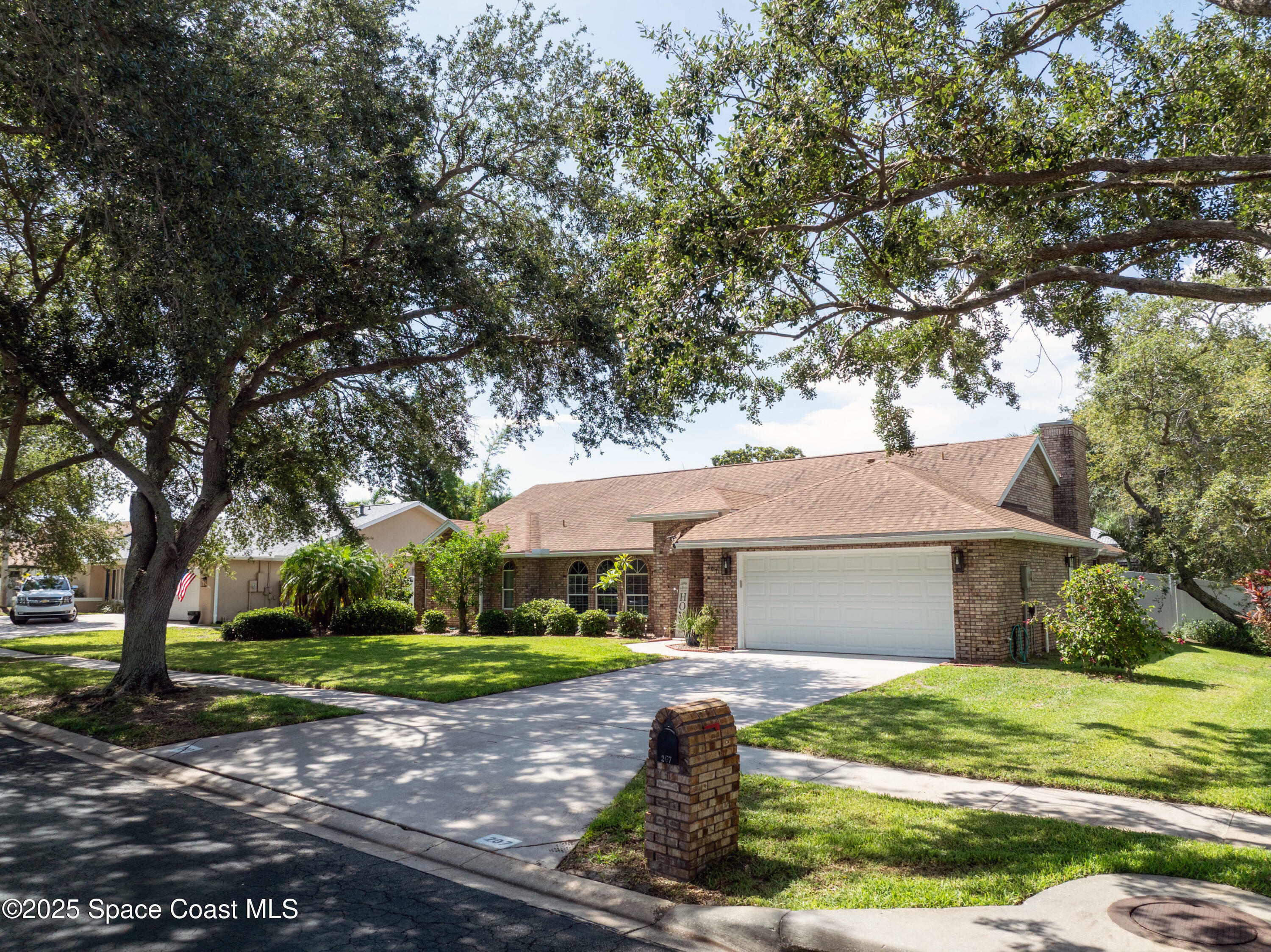 Property Photo: 207 Waterbury Lane FL 32937
