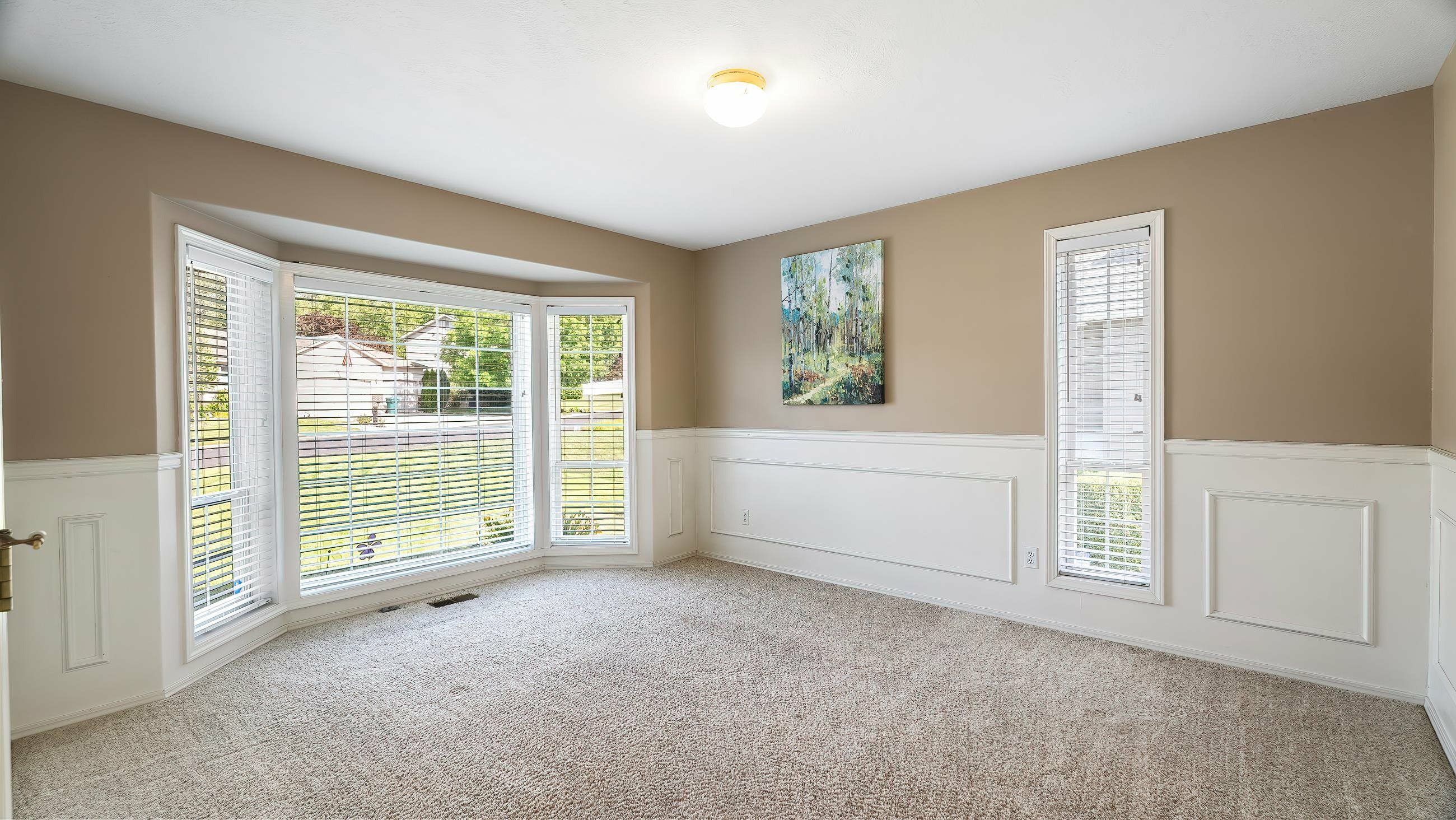 Property Photo: 1220 E Brierwood Dr WA 99218