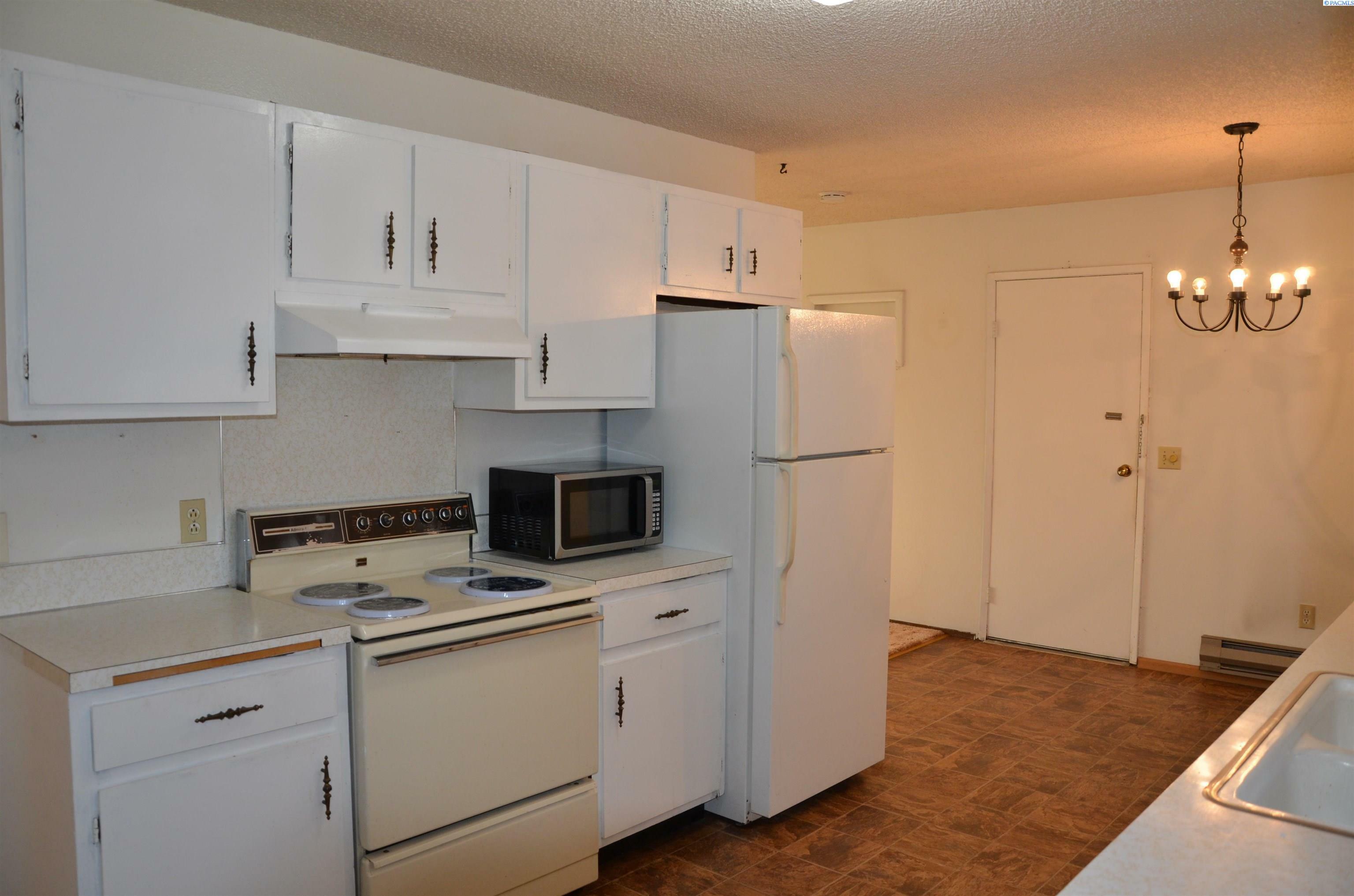 Property Photo: 1026 Hemlock Street WA 99350