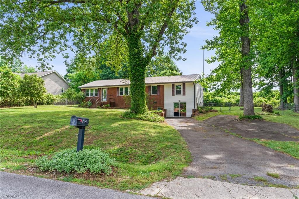 Property Photo:  212 Lakeview Drive E  NC 27360 