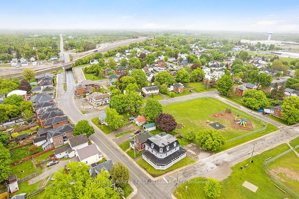 Property Photo: 151 Chambers Street ON K7A 2Z5