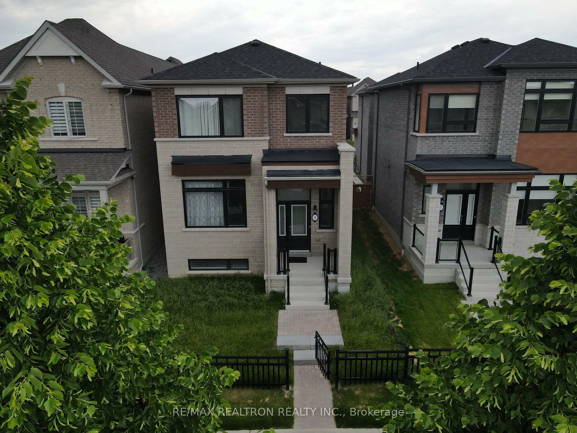 9 Mountainside Crescent  Whitby ON L1R 0P5 photo