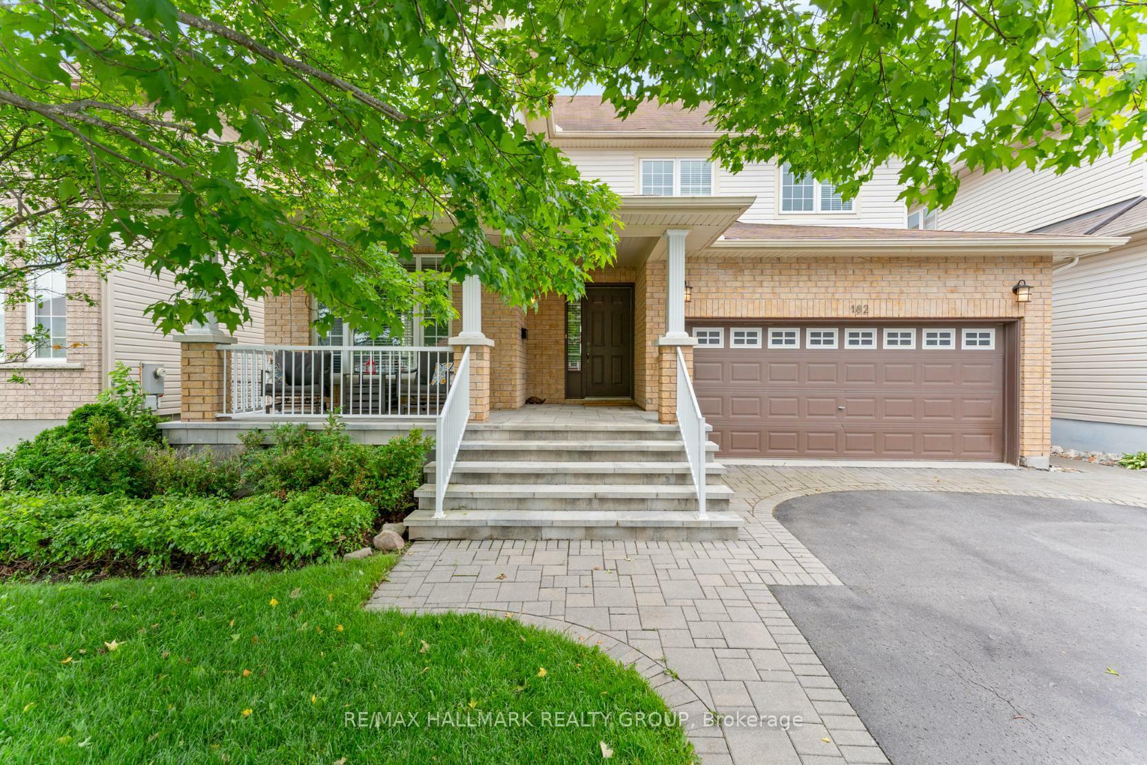 Property Photo: 182 Felicity Crescent ON K1W 0C2