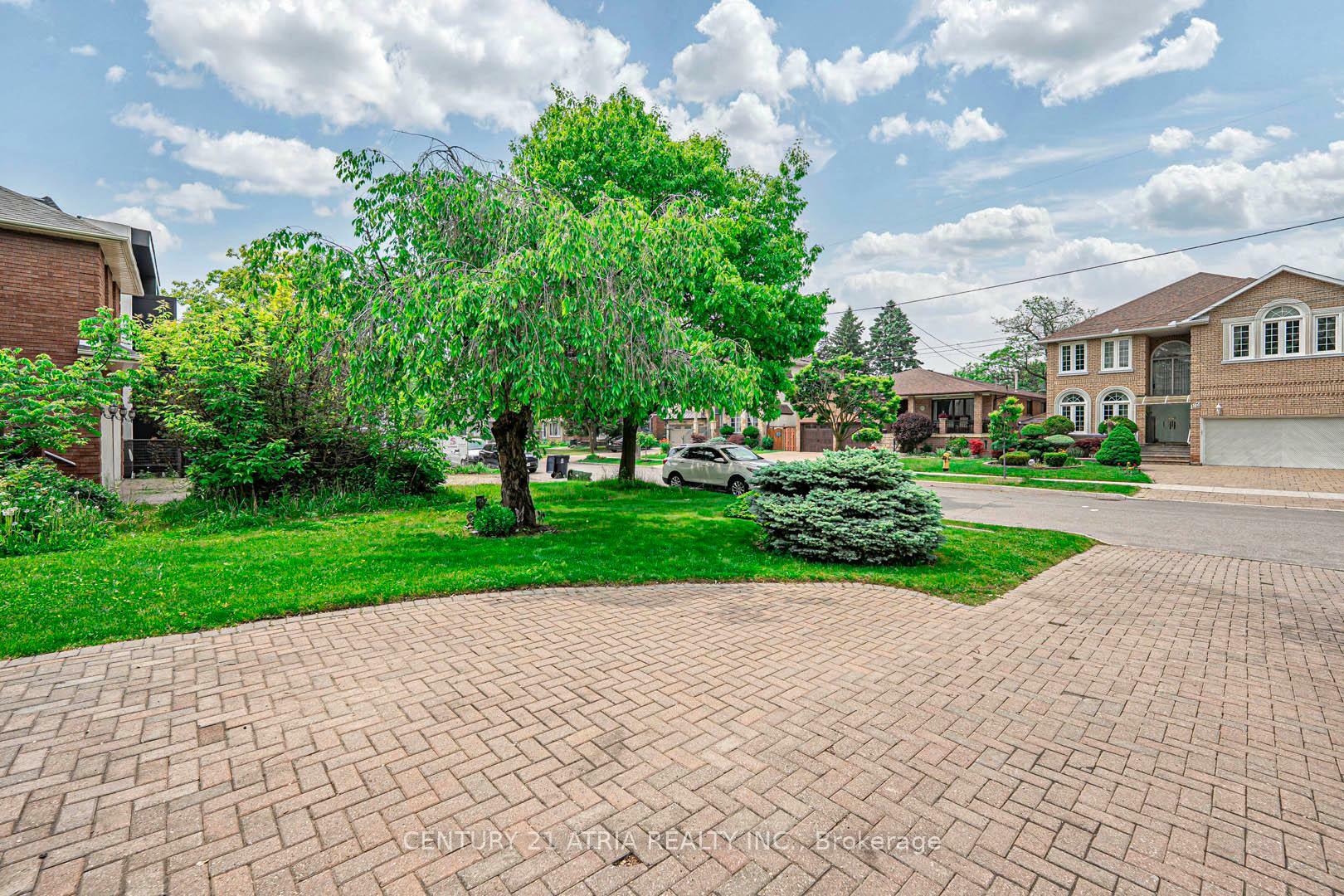 Photo de la propriété: 183 McKee Avenue ON M2N 4C6