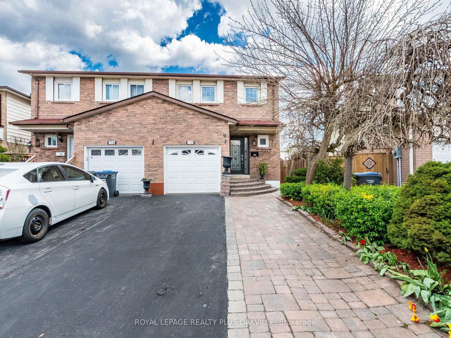 Property Photo: 730 Galloway Crescent ON L5C 3W1