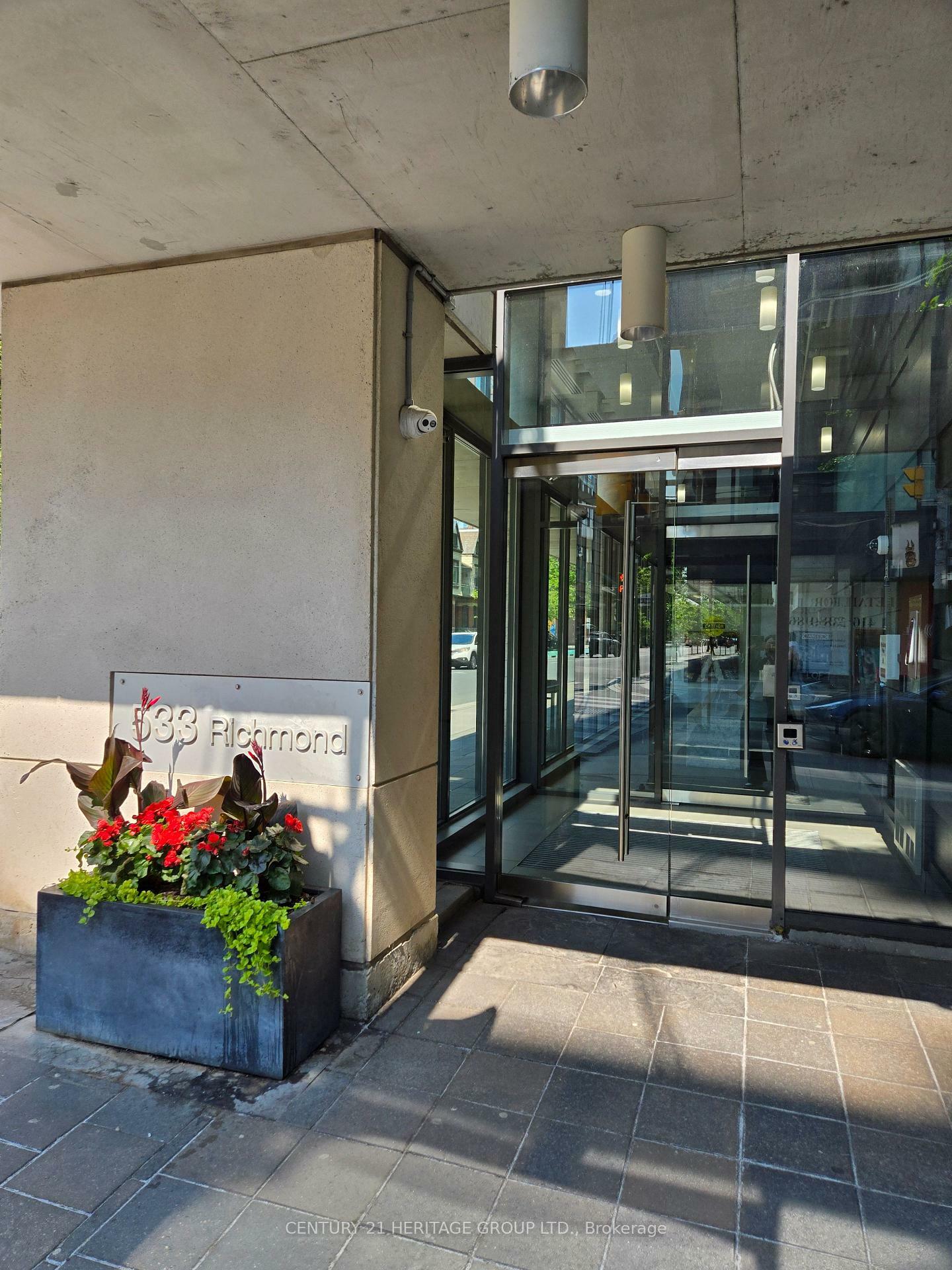 Property Photo: 533 Richmond Street W 201 ON M5V 3Y1