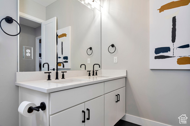 Property Photo: 1889 W Oakridge Dr N UT 84043
